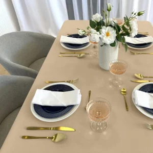 obrus plamoodporny beżowy 140x220 wynajem TOTU.RENTALL