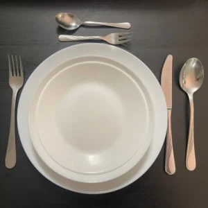 zastawa stołowa TOTU.RENTALL – talerze, sztućce, szklanki i kieliszki do wynajęcia